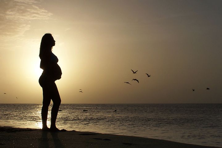 中越典子グアムビーチでの妊婦姿のビキニ画像はこれ！出産予定日いつ？