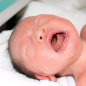 【ドラマコウノドリ】出産シーンで助産師が取り出す赤ちゃん（新生児・未熟児）は本物？